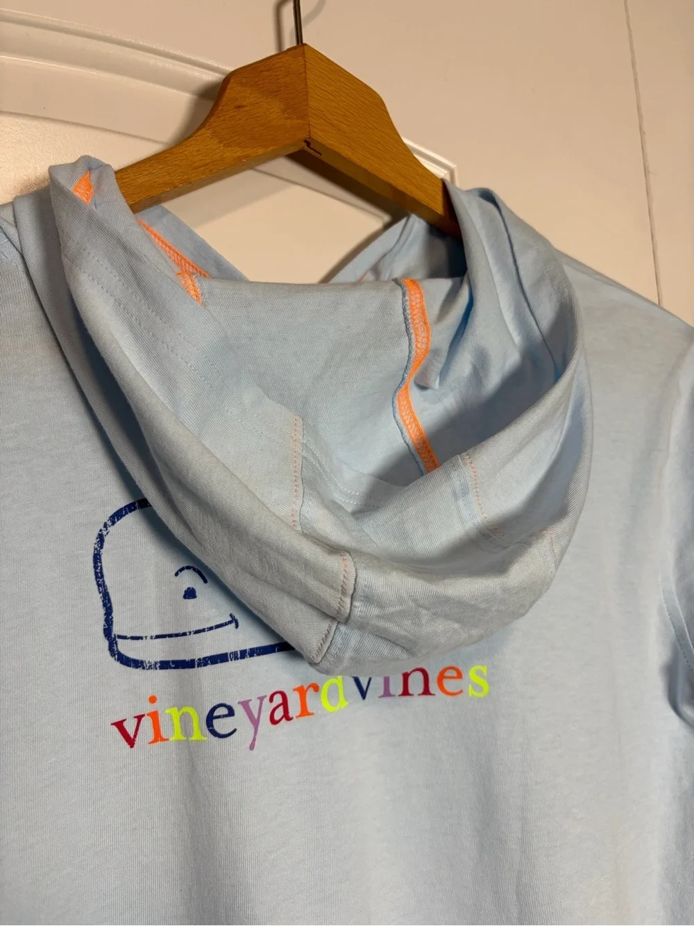 NWT Vineyard Vines Light Blue Hooded Pullover with Whale & Rainbow Logo Youth L